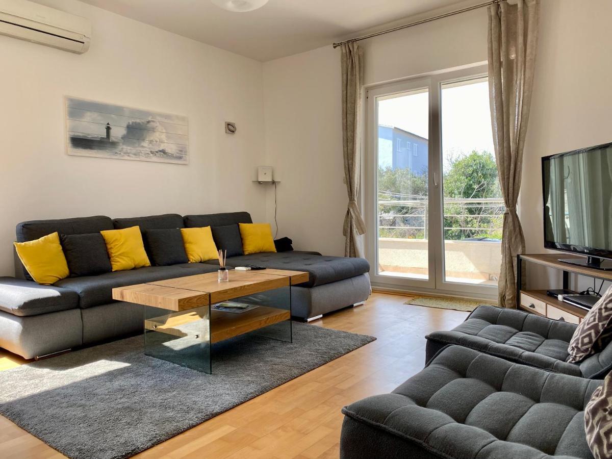 Sunny Apartment By The Beach Kastel Stafilic Exterior photo