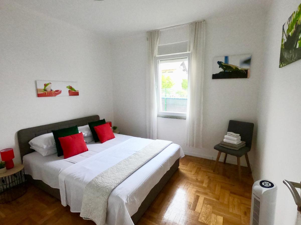 Sunny Apartment By The Beach Kastel Stafilic Exterior photo