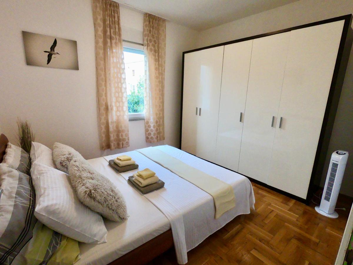 Sunny Apartment By The Beach Kastel Stafilic Exterior photo
